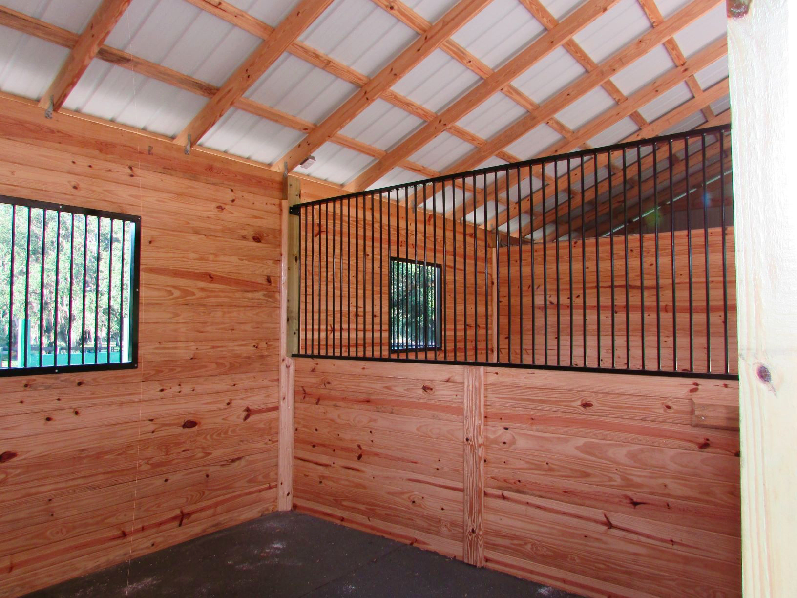 new barn April 2019 .JPG stall interior2 resize 7 - Ocala Ranches